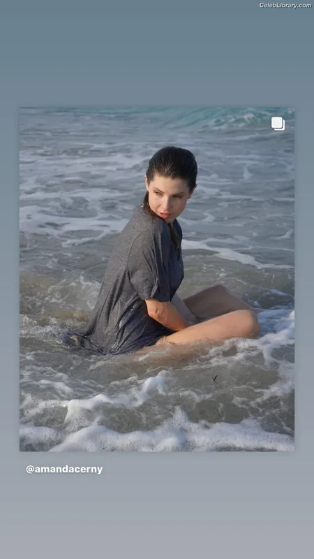 Amanda Cerny photo 1 of 1197