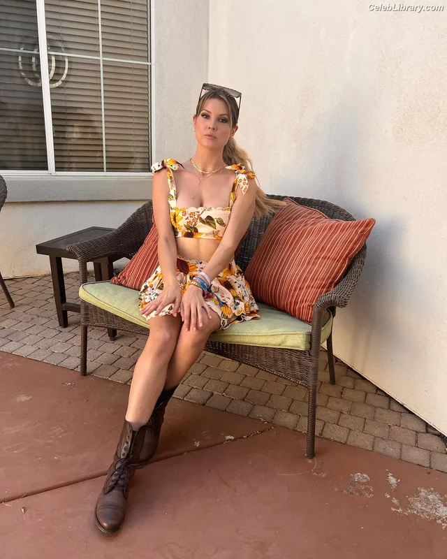 Amanda Cerny photo 10 of 1197