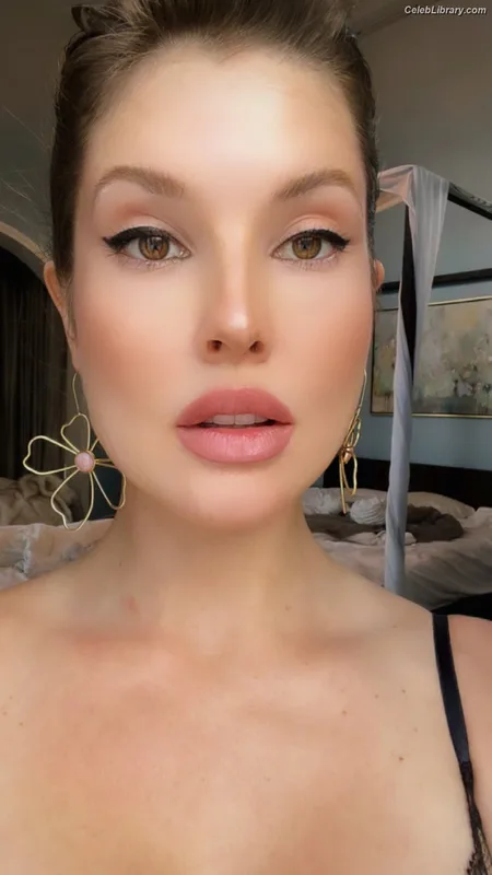 Amanda Cerny photo 3 of 1197