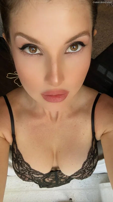Amanda Cerny photo 4 of 1197