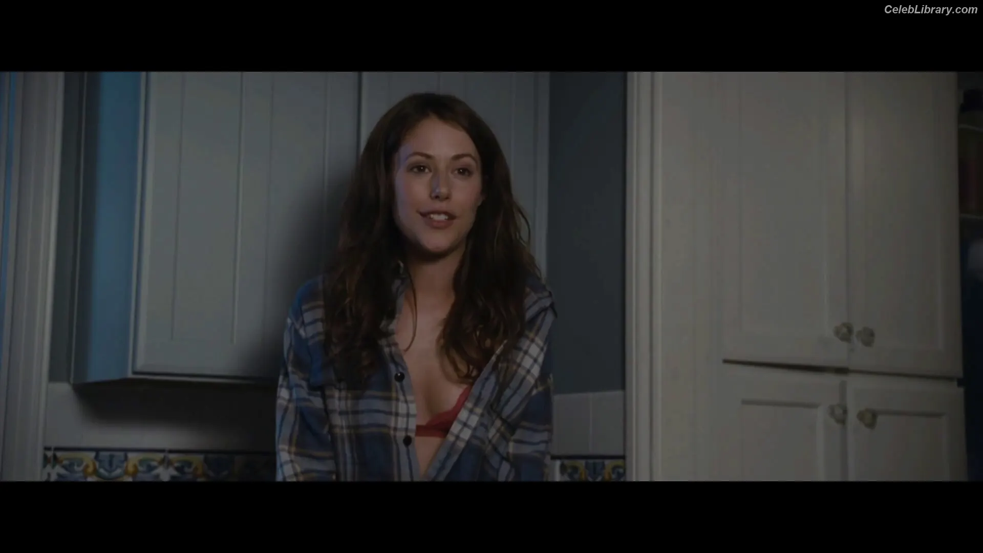 Amanda Crew photo 3 of 63