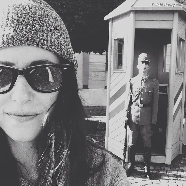 Amanda Crew photo 5 of 64