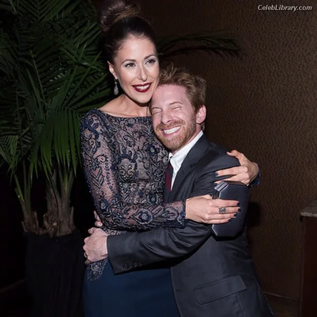 Amanda Crew photo 6 of 64