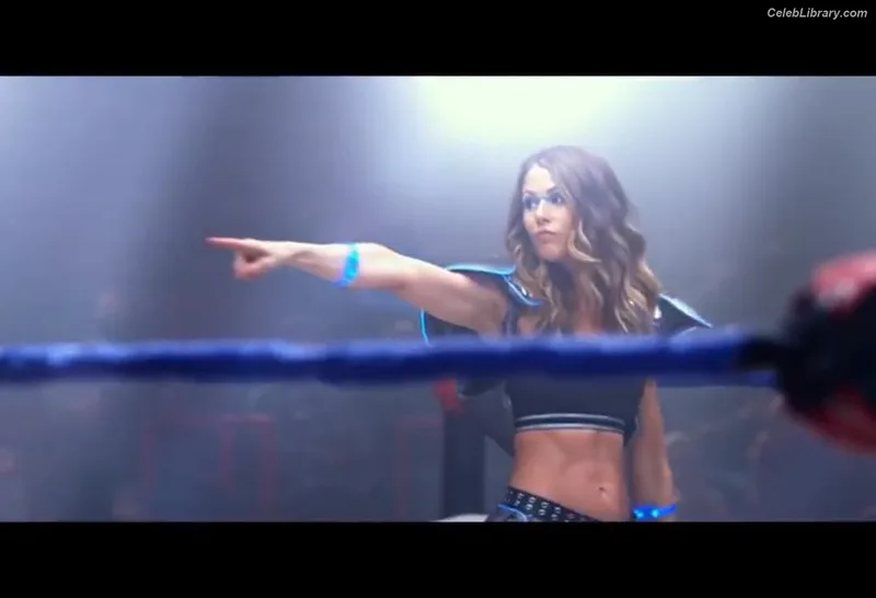 Amanda Crew photo 1 of 64