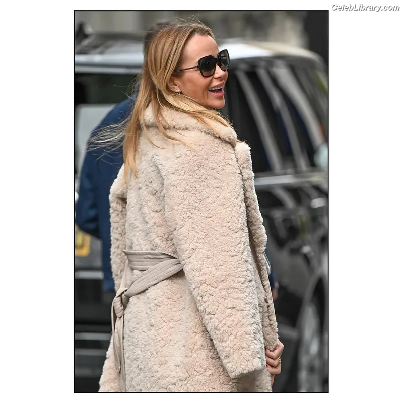 Amanda Holden photo 12 of 825