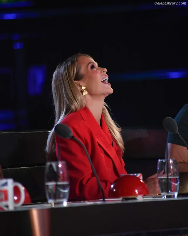 Amanda Holden photo 21 of 825