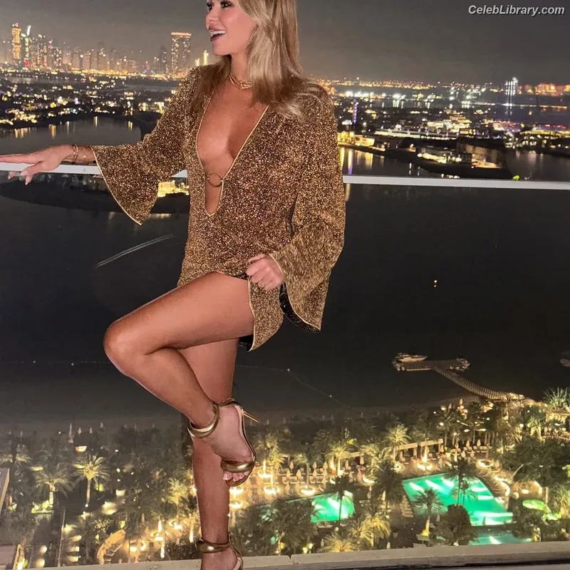 Amanda Holden photo 24 of 825