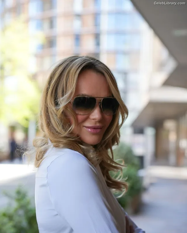 Amanda Holden photo 5 of 825