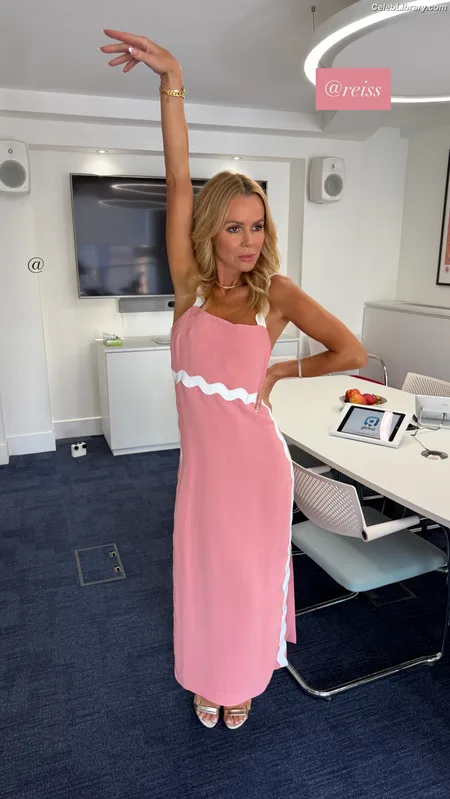 Amanda Holden photo 7 of 825