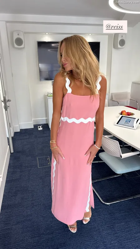 Amanda Holden photo 9 of 825