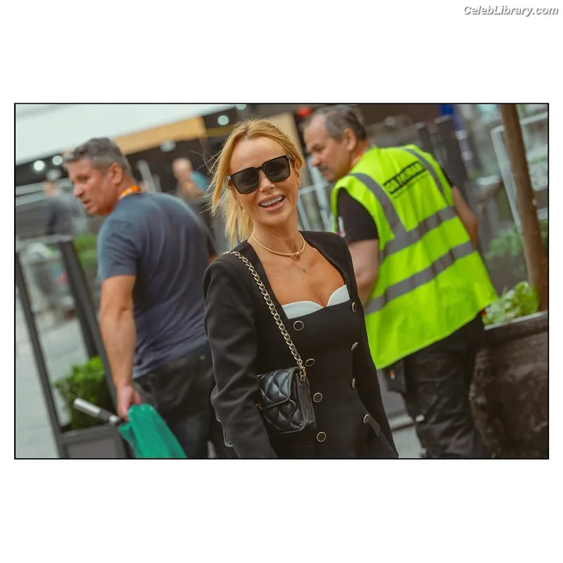 Amanda Holden photo 10 of 825