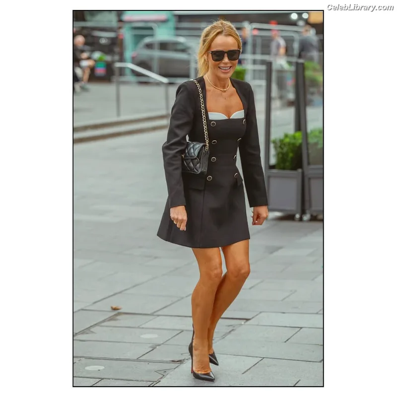 Amanda Holden photo 13 of 825