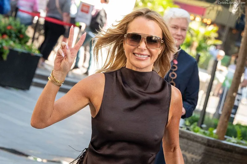 Amanda Holden photo 16 of 825