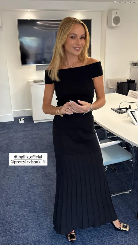Amanda Holden photo 2 of 825