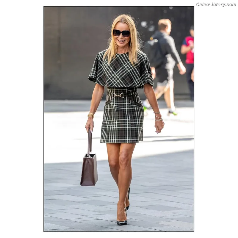 Amanda Holden photo 17 of 825