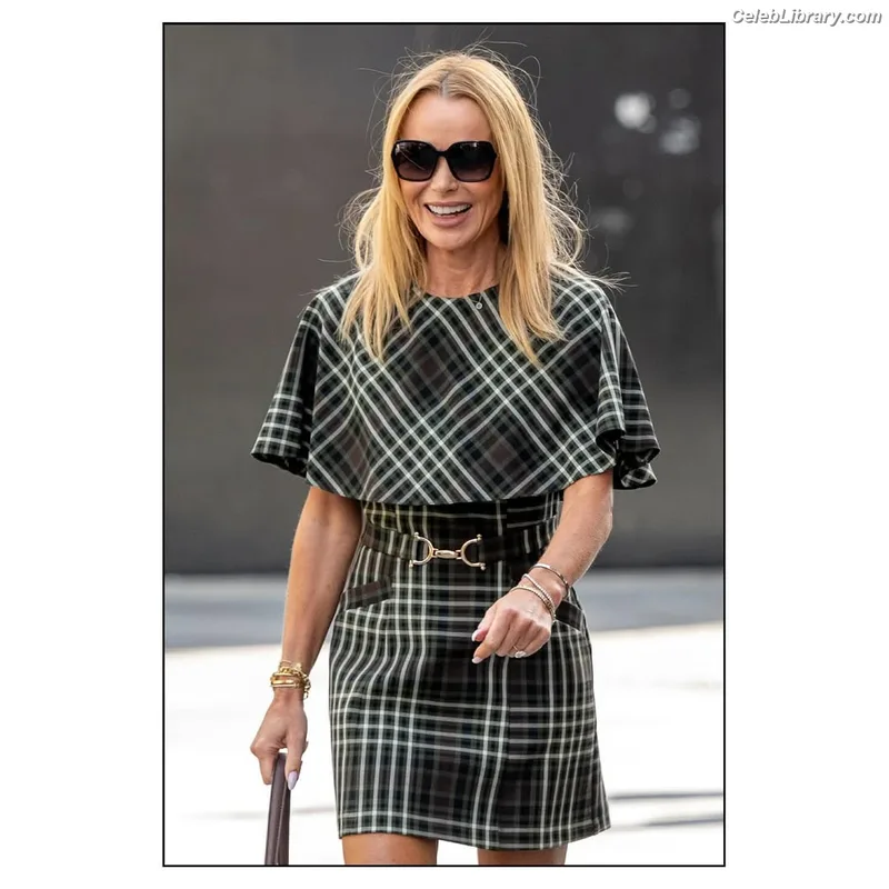Amanda Holden photo 18 of 825