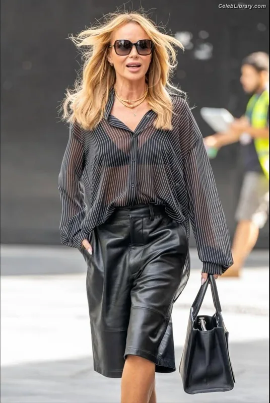 Amanda Holden photo 13 of 825