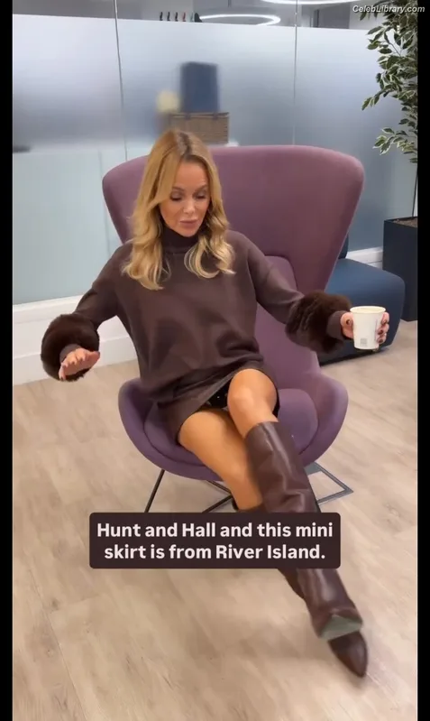 Amanda Holden photo 21 of 825
