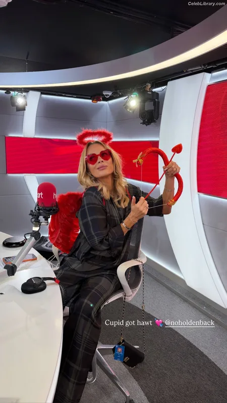 Amanda Holden photo 24 of 825