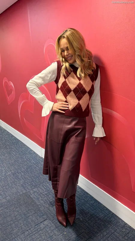 Amanda Holden photo 22 of 825