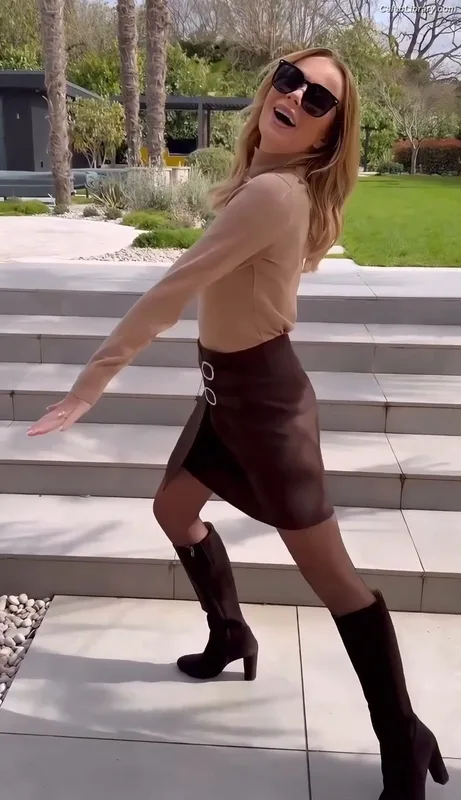 Amanda Holden photo 20 of 825