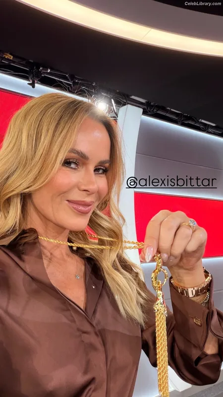 Amanda Holden photo 24 of 825