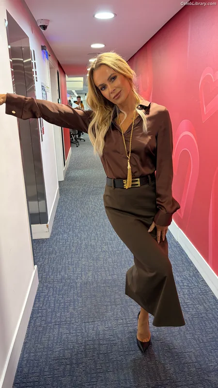 Amanda Holden photo 1 of 825