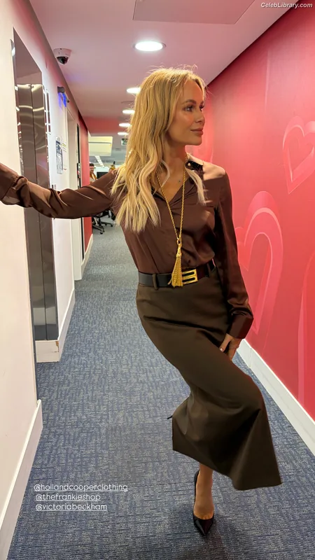 Amanda Holden photo 2 of 825