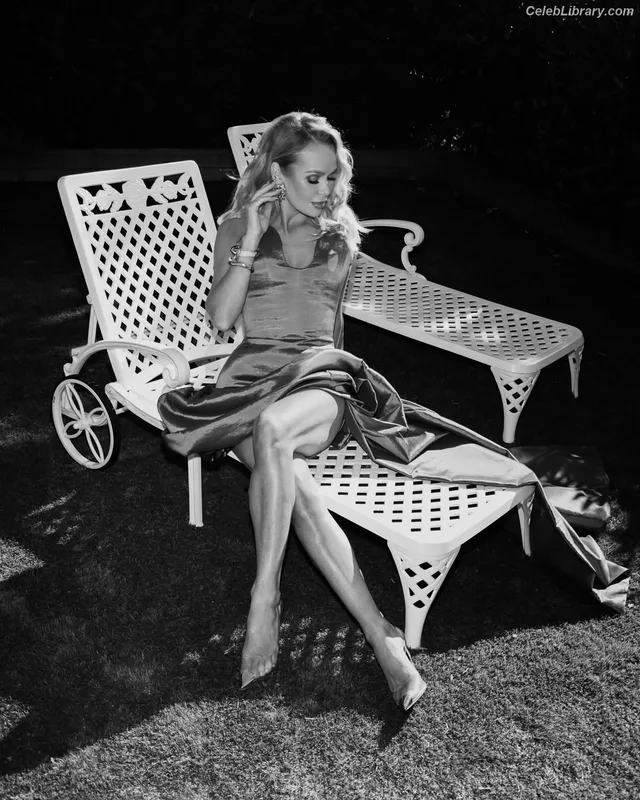 Amanda Holden photo 16 of 825