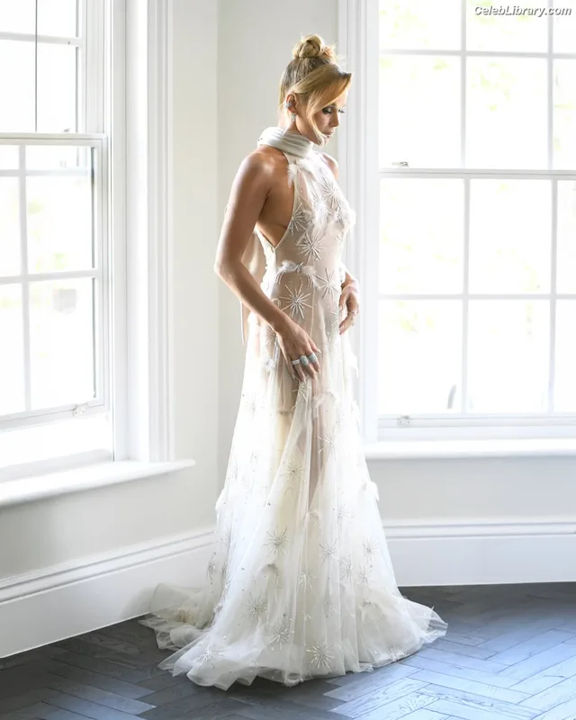 Amanda Holden photo 19 of 825