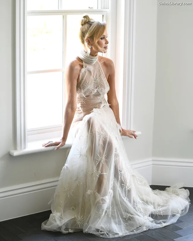 Amanda Holden photo 24 of 825