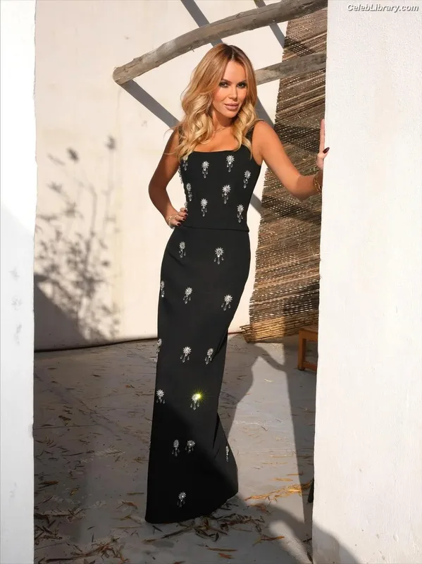Amanda Holden photo 6 of 825