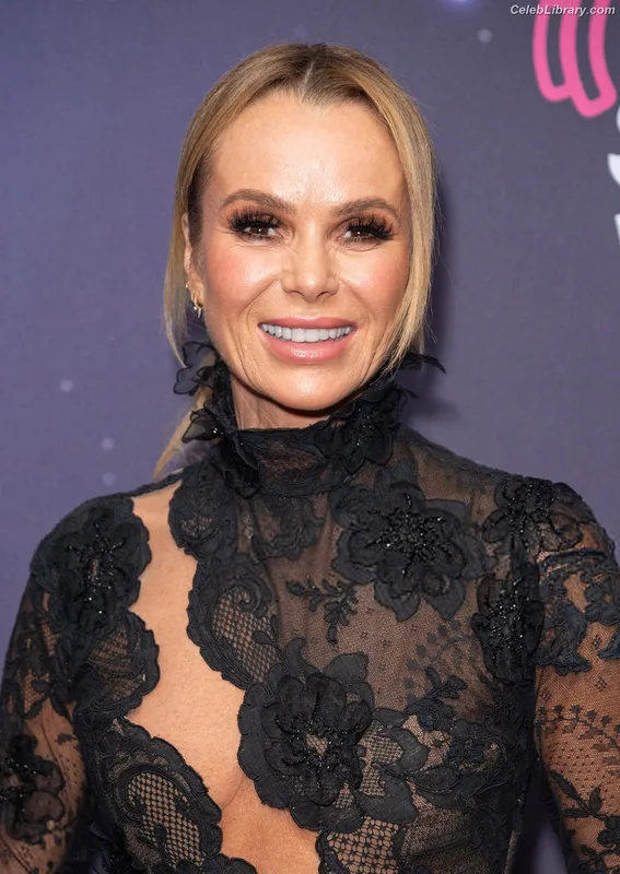 Amanda Holden photo 12 of 825
