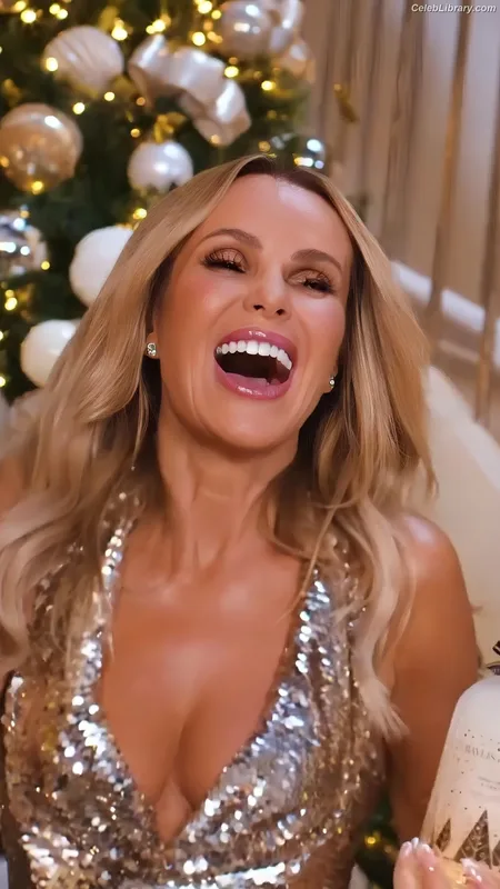 Amanda Holden photo 23 of 825