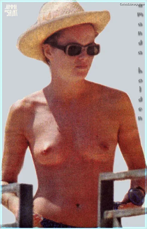 Amanda Holden photo 3 of 825