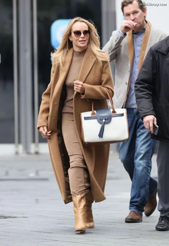 Amanda Holden photo 17 of 825
