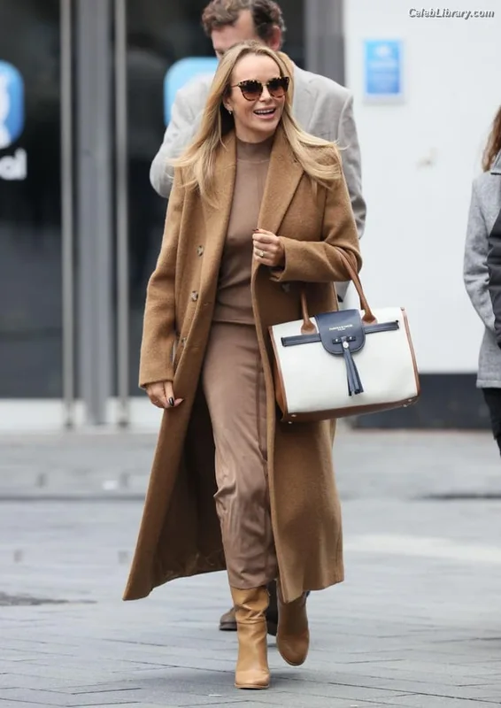 Amanda Holden photo 19 of 825