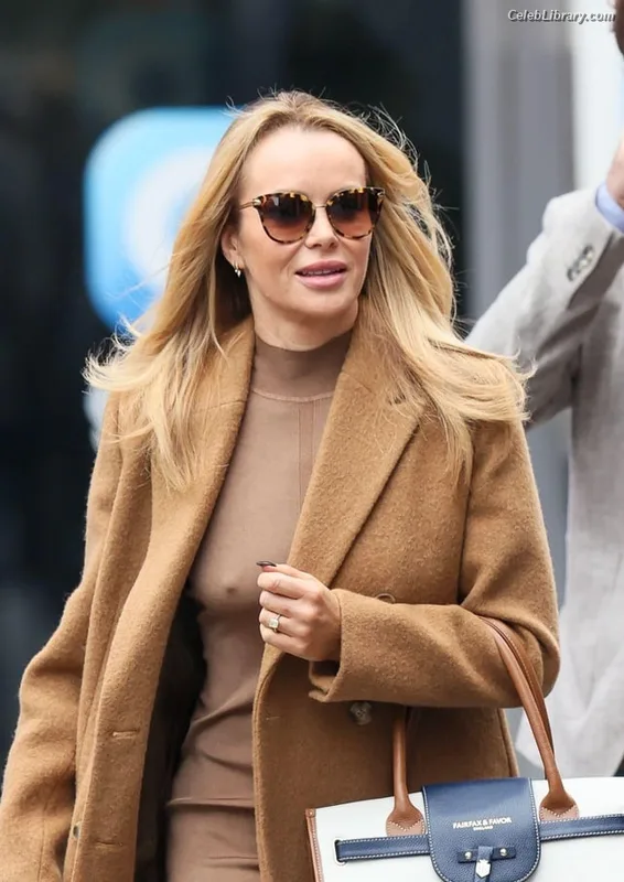 Amanda Holden photo 20 of 825