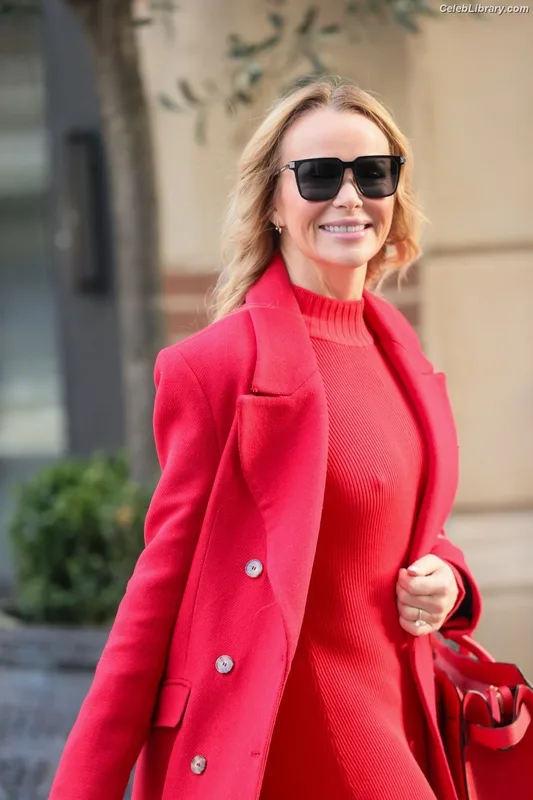 Amanda Holden photo 22 of 825
