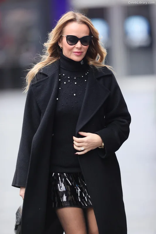 Amanda Holden photo 3 of 825