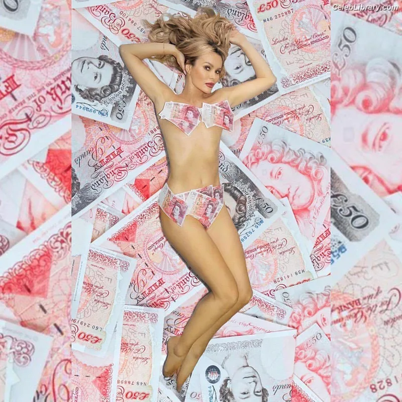 Amanda Holden photo 9 of 825