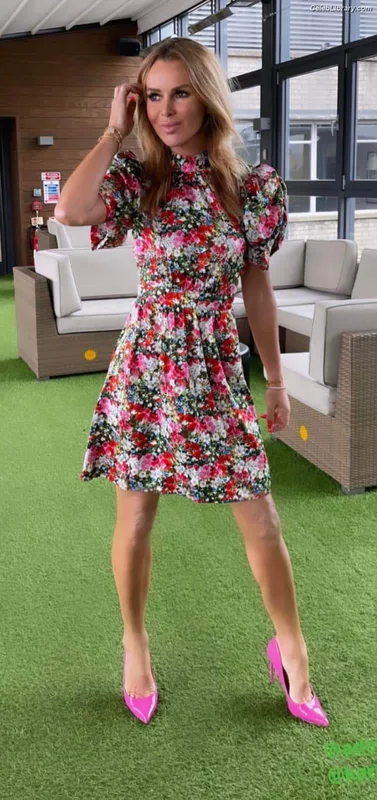 Amanda Holden photo 14 of 825
