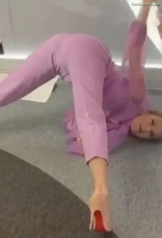 Amanda Holden photo 22 of 825