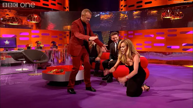 Amanda Holden photo 1 of 825