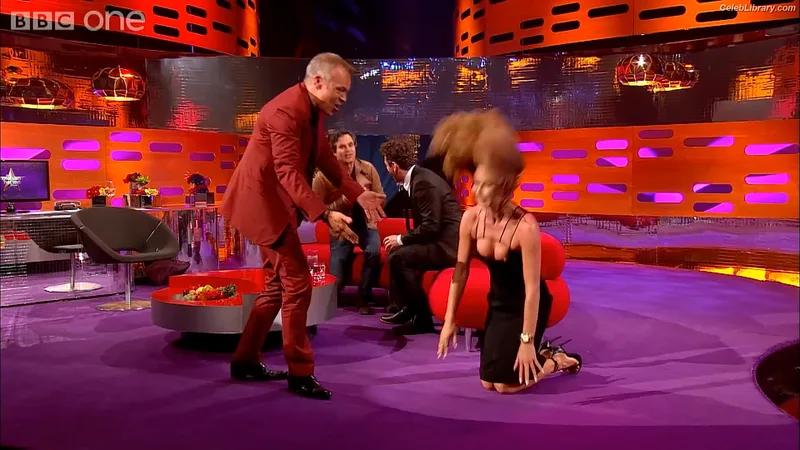 Amanda Holden photo 5 of 825