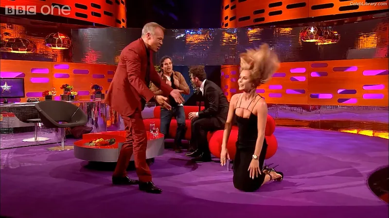Amanda Holden photo 6 of 825