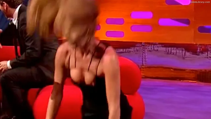 Amanda Holden photo 10 of 825