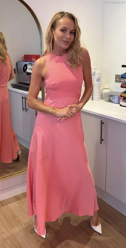 Amanda Holden photo 19 of 825