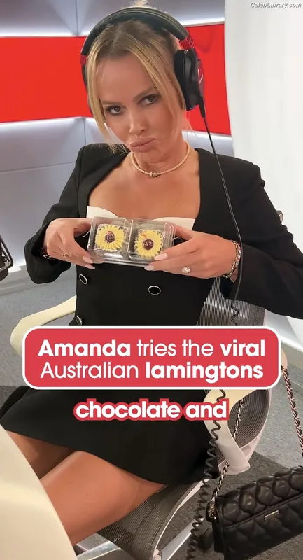 Amanda Holden photo 23 of 825