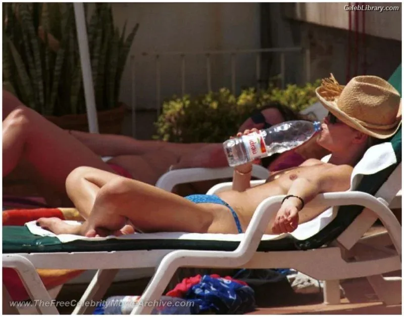 Amanda Holden photo 24 of 825